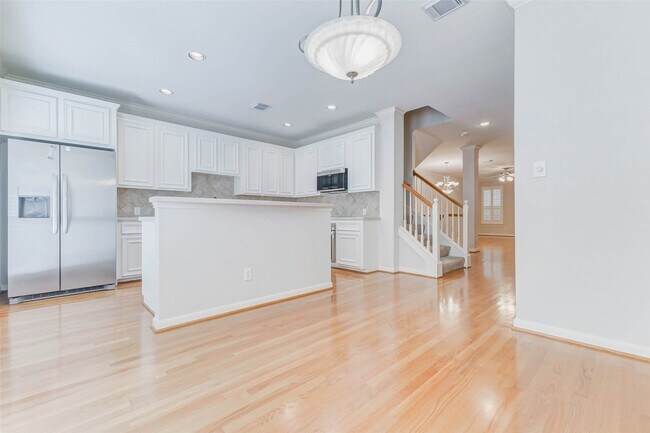 Building Photo - 30 Waugh Dr