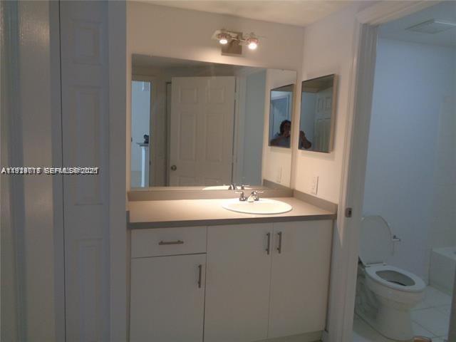 Building Photo - 2442 Centergate Dr