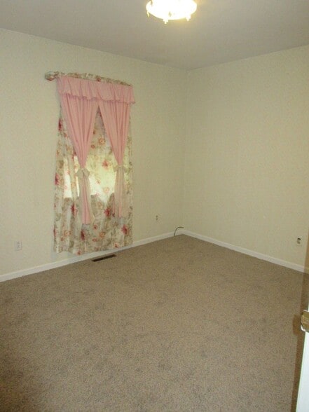 Building Photo - 65 Willowbrook Dr