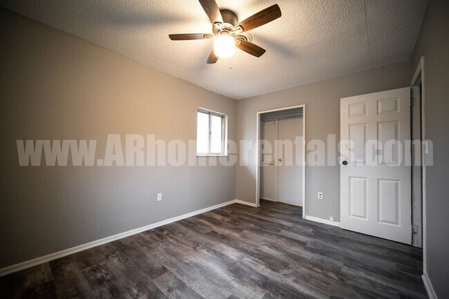 Building Photo - 916 Desota Pl