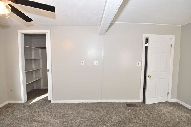 Building Photo - Mishawaka North-east 2 bedroom and 1 bath home on a large lot