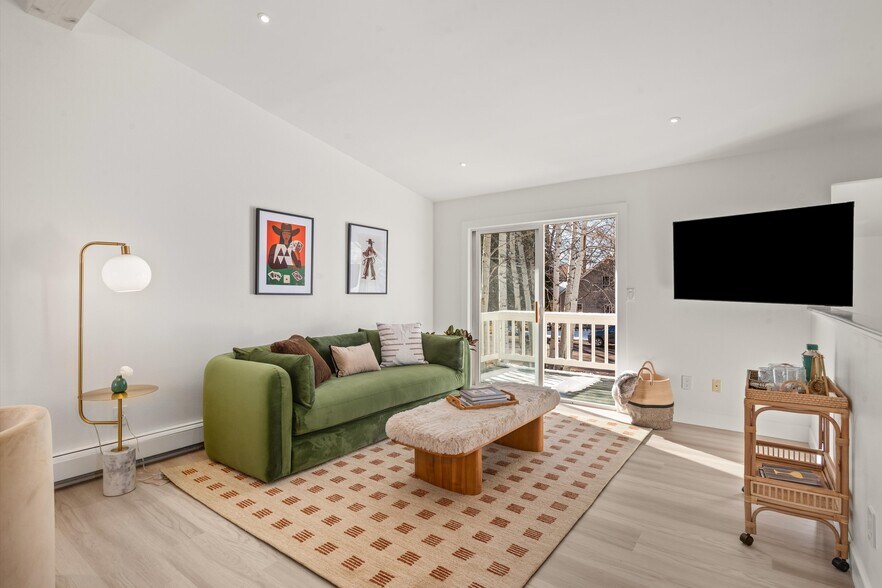 Building Photo - 180 Deer Run