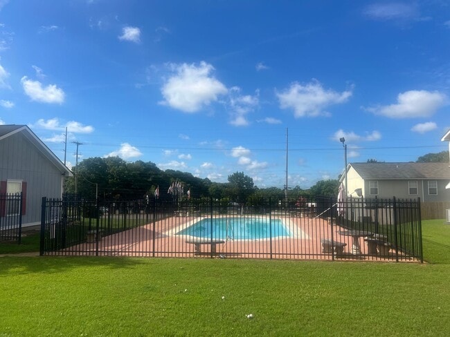 Building Photo - 102 Commons- COMING SOON