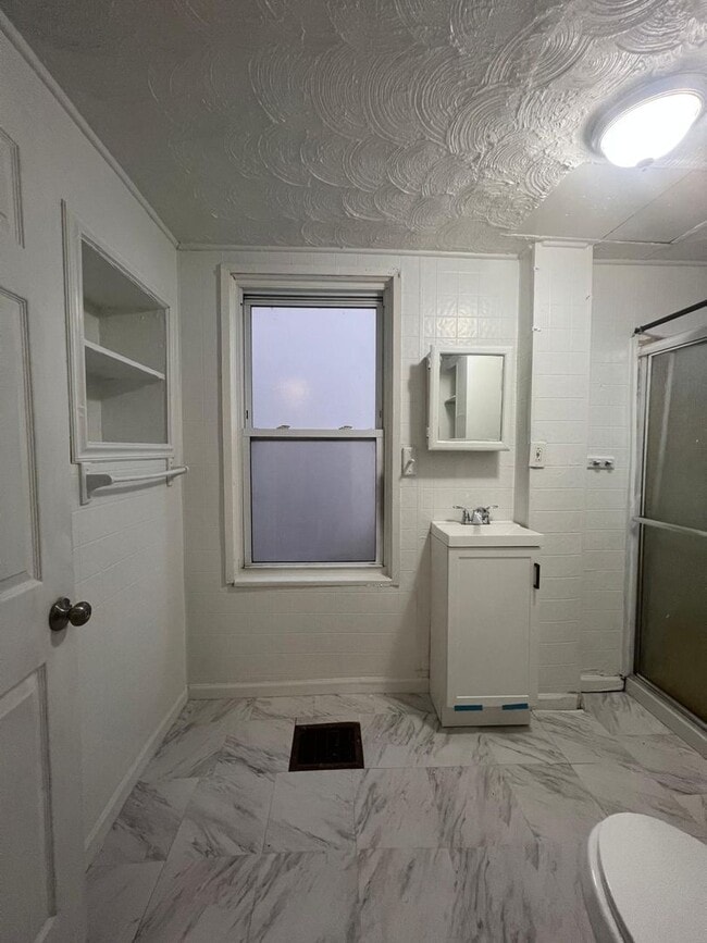 Building Photo - 1563 E 47th St