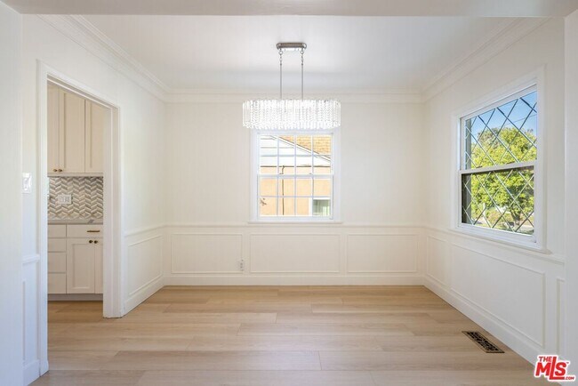 Building Photo - 4051 Beverly Glen Blvd