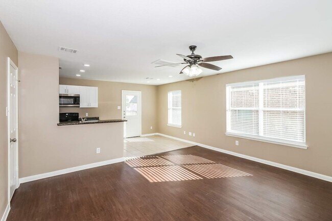 Building Photo - 28910 Rio Grande River Dr