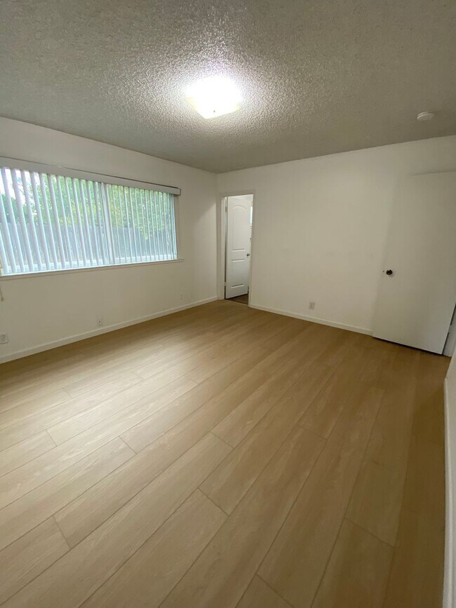 Building Photo - Available NOW - Cute 3 Bed 2 bath home in ...