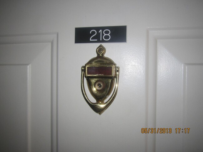 Building Photo - 1600 Park Cir