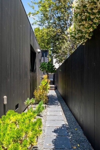 Building Photo - 1527 Cabrillo Ave