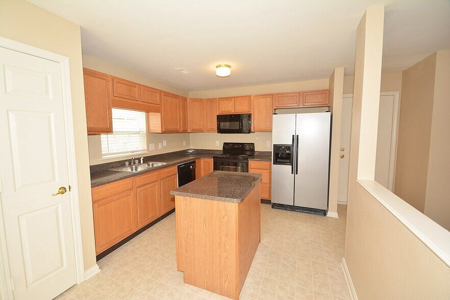 Building Photo - 4768 Beach Club Dr