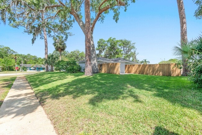 Building Photo - 1068 Mindello Ave