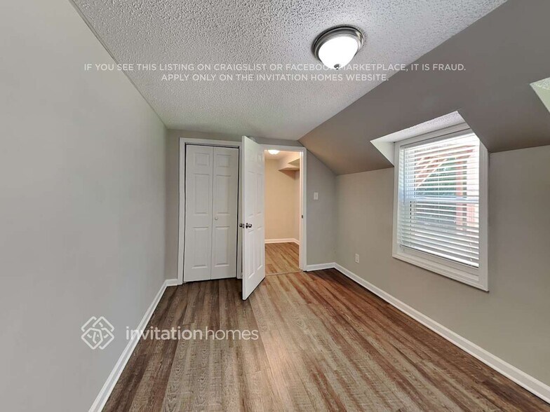 Building Photo - 5789 Chisholm Trail SW