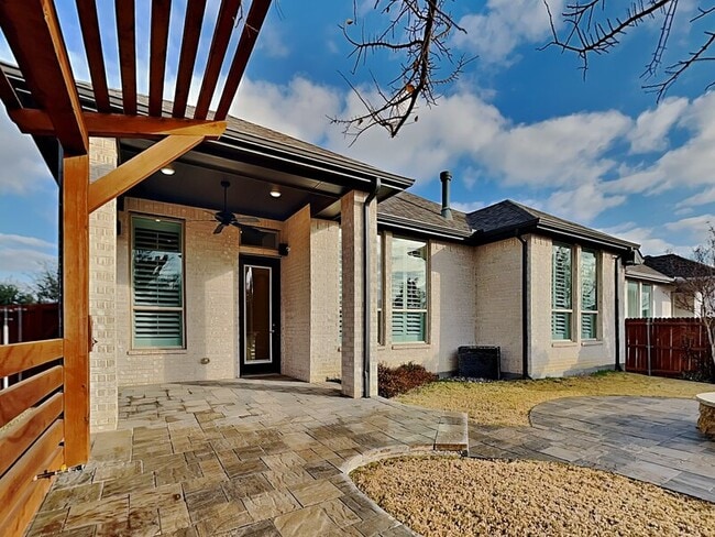 Building Photo - 14845 Belclaire Ave