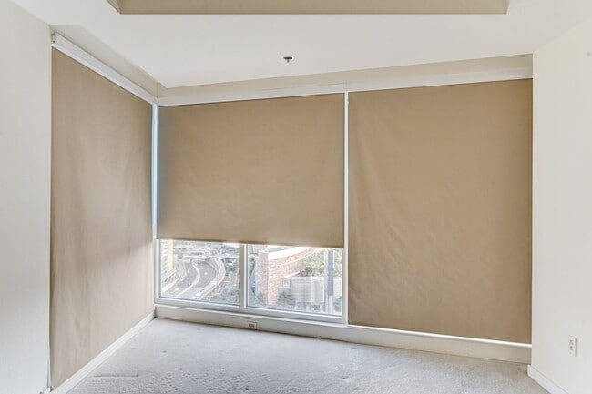 Building Photo - Panorama Towers 1