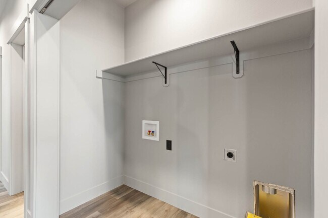 Building Photo - 204 Fletching Way