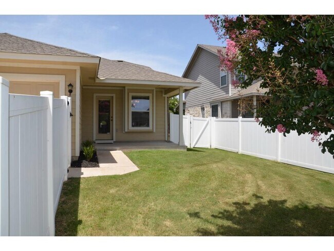 Building Photo - 1511 Legend Oaks Ln