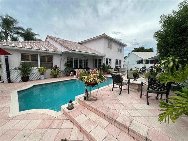 Building Photo - 9588 Lake Serena Dr