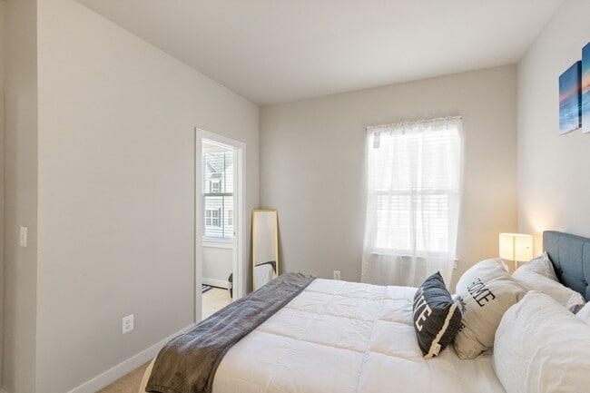 Building Photo - 202 Shamrock Dr