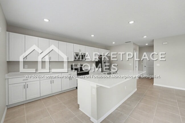 Building Photo - 2044 Rosewood Cir