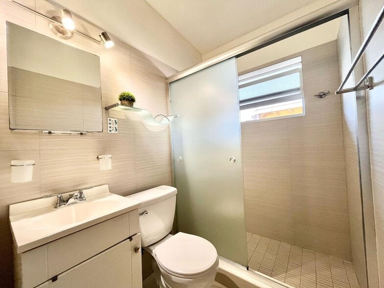 Building Photo - 4532 Bougainvilla Dr