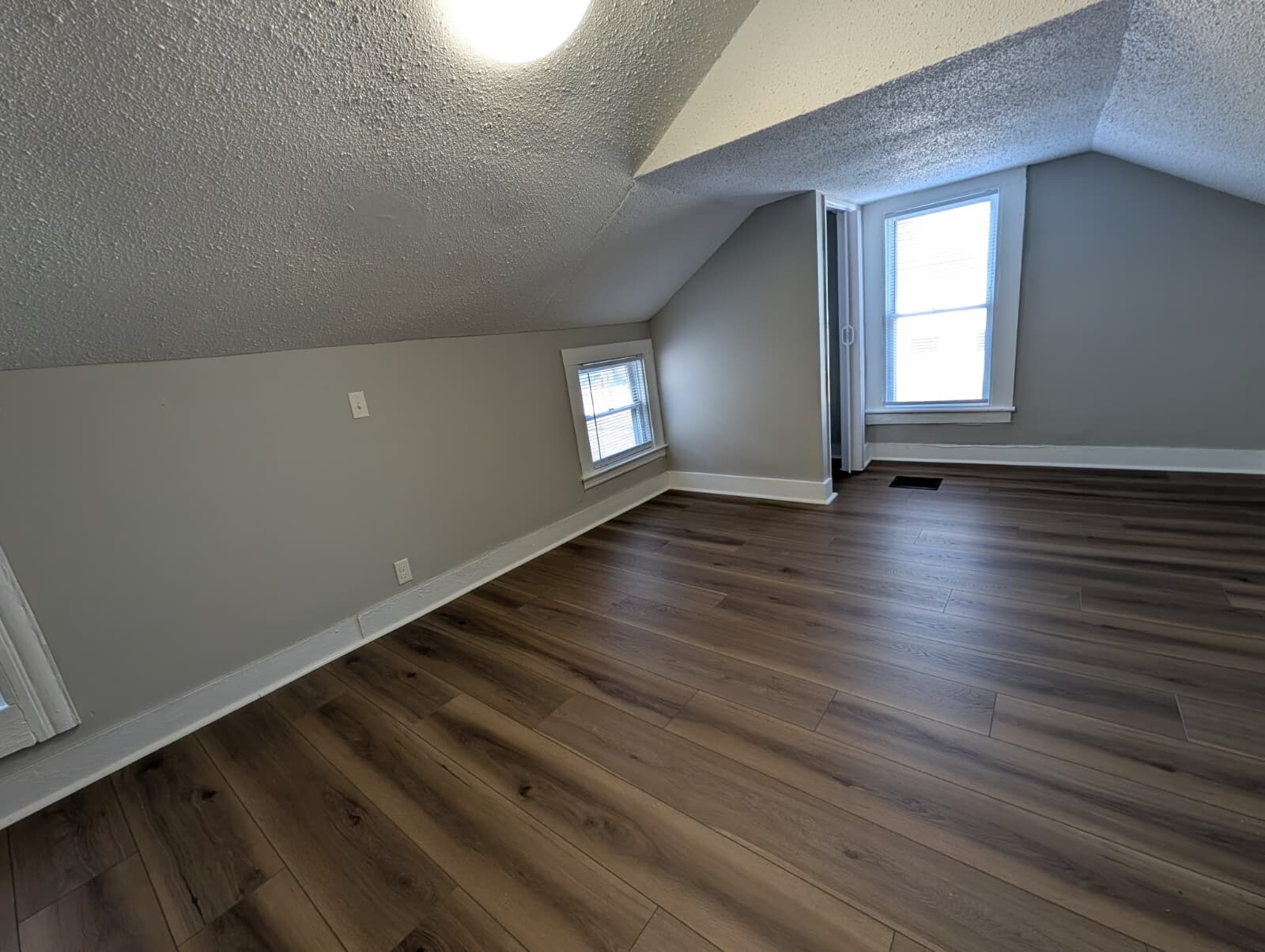 Building Photo - 466 Main St