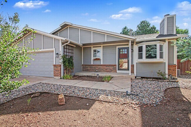 Building Photo - 3 bedroom, 2 car garage, fenced yard, updated and clean!