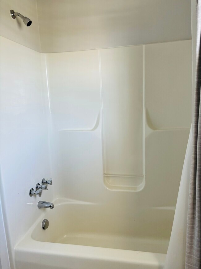 Building Photo - 303 Stonehaven Ln