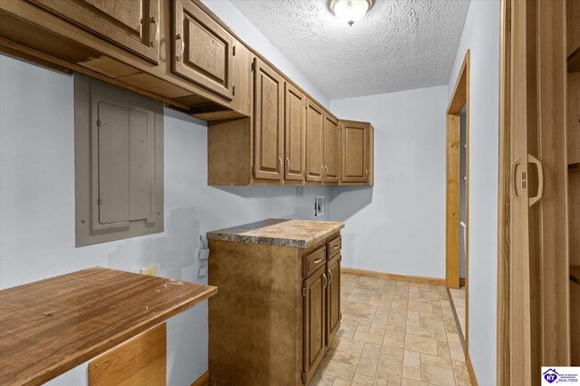 Building Photo - 401 Embry Villa Dr