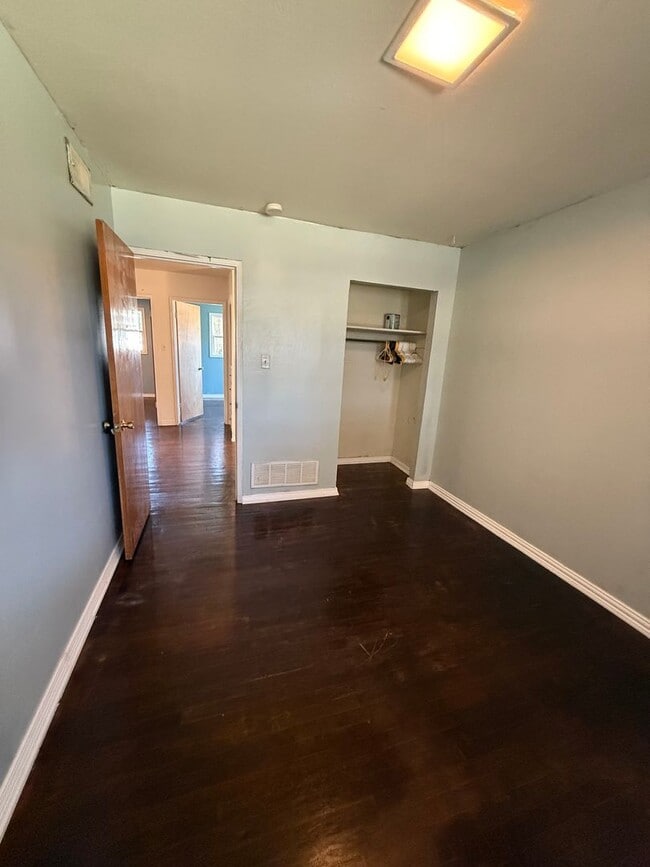 Building Photo - 4 Bed 2 Bath Home! In Highland School Dist...