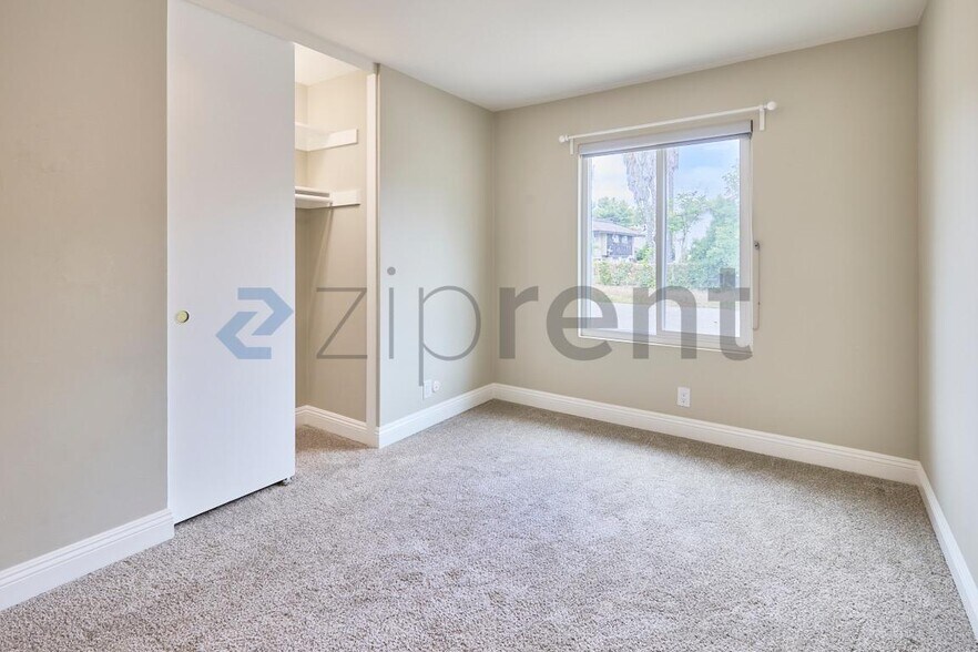 Building Photo - Unit