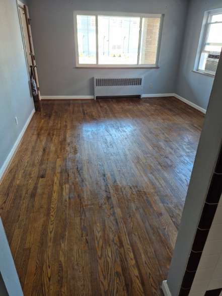 Building Photo - 3131 Mozart Ave