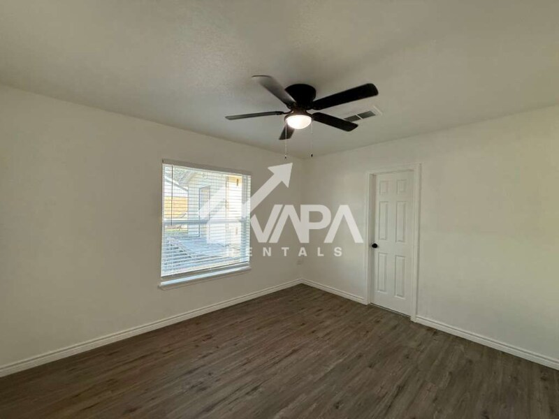 Building Photo - 302 Bonair Dr