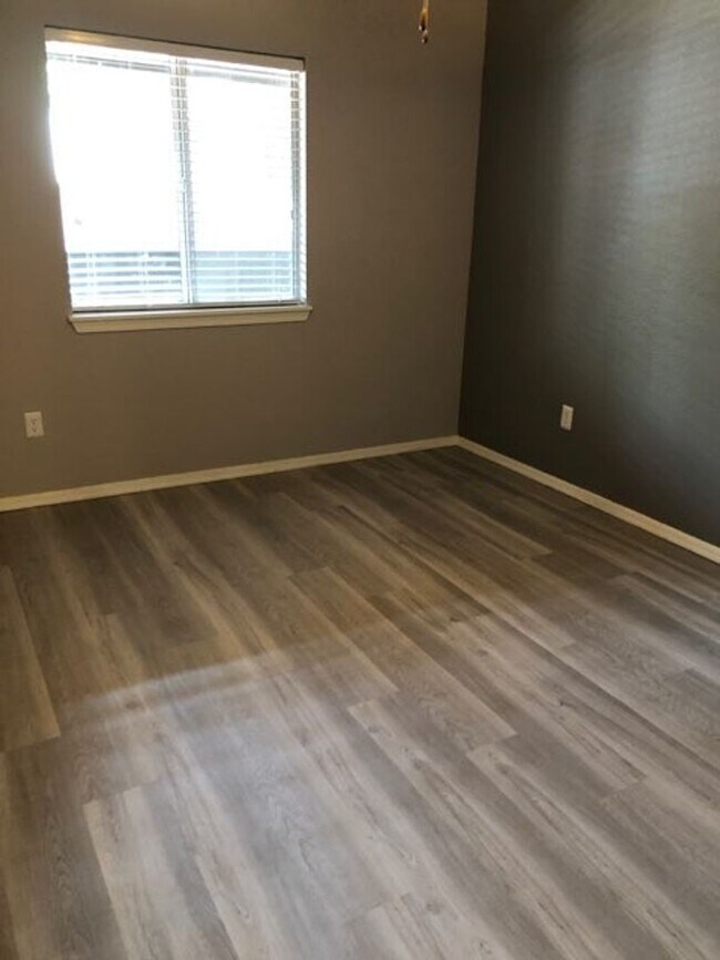 Building Photo - Available NOW: ARBORS - Super Cute 2 bedroom/2bath Condo - $1,695.00 Available NOW.