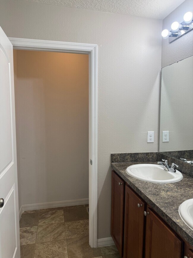 Building Photo - 1377 N Platte Ct