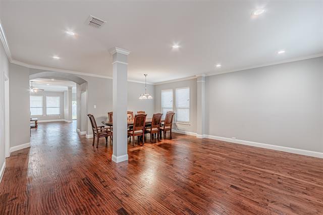 Building Photo - 2022 Highland Dr