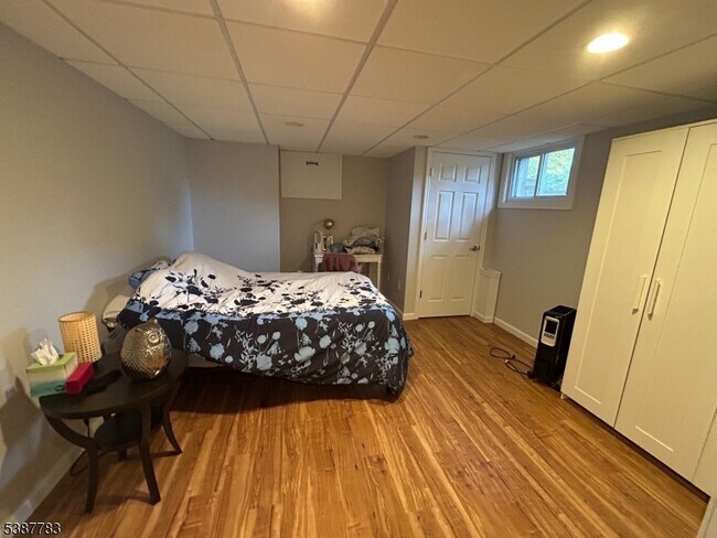 Building Photo - 10 Montvale Ave