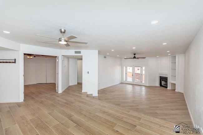 Building Photo - 2174 S Del Valle Way