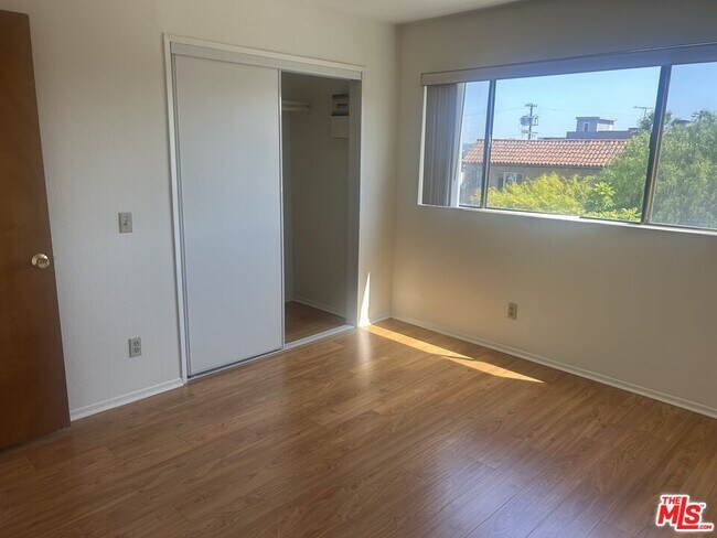 Building Photo - 8515 Saturn St