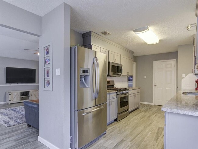 Building Photo - 10941 W Dogwood Dr