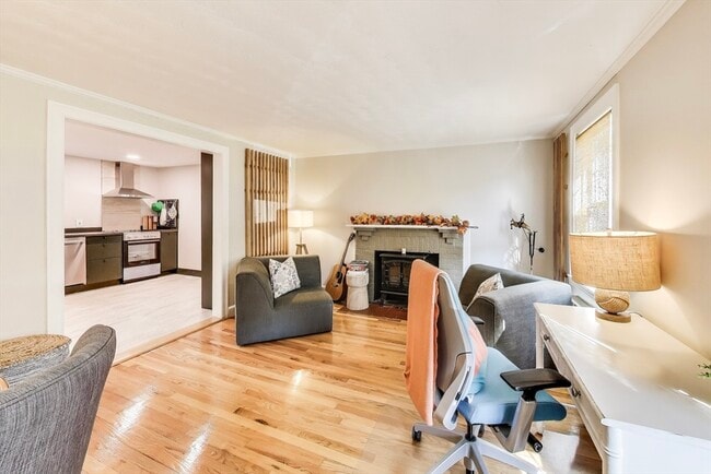 Building Photo - 40 Dunster Ln