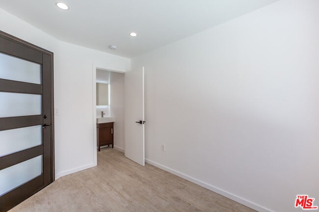 Building Photo - 8012 Zeus Dr