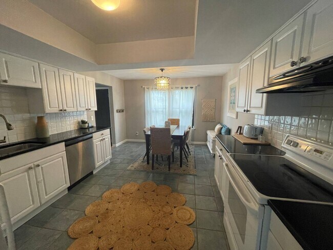 Building Photo - 50 Hubbard Ln