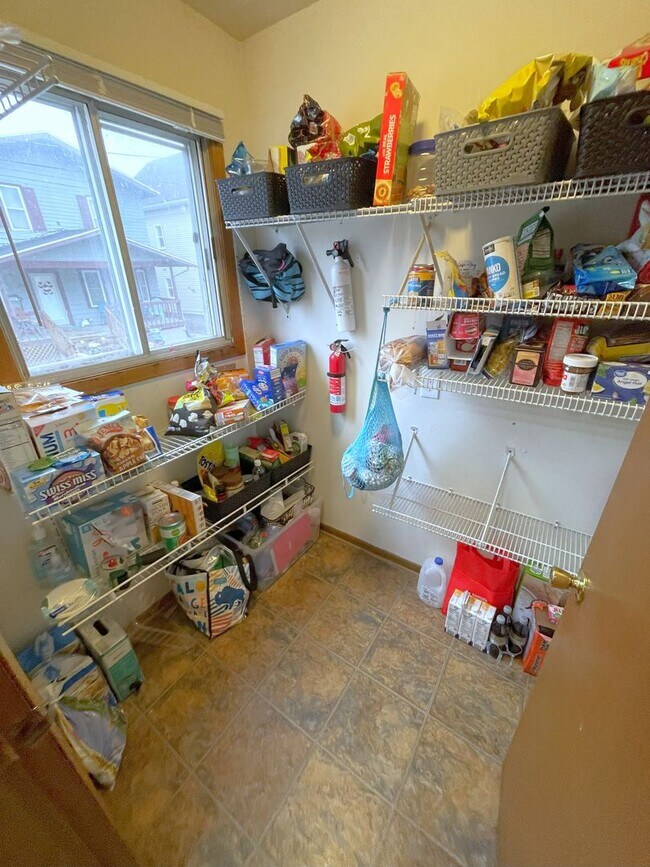 Building Photo - 1319-1321 St James Ct