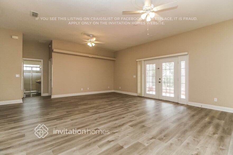 Building Photo - 10428 Calle De Flores Dr