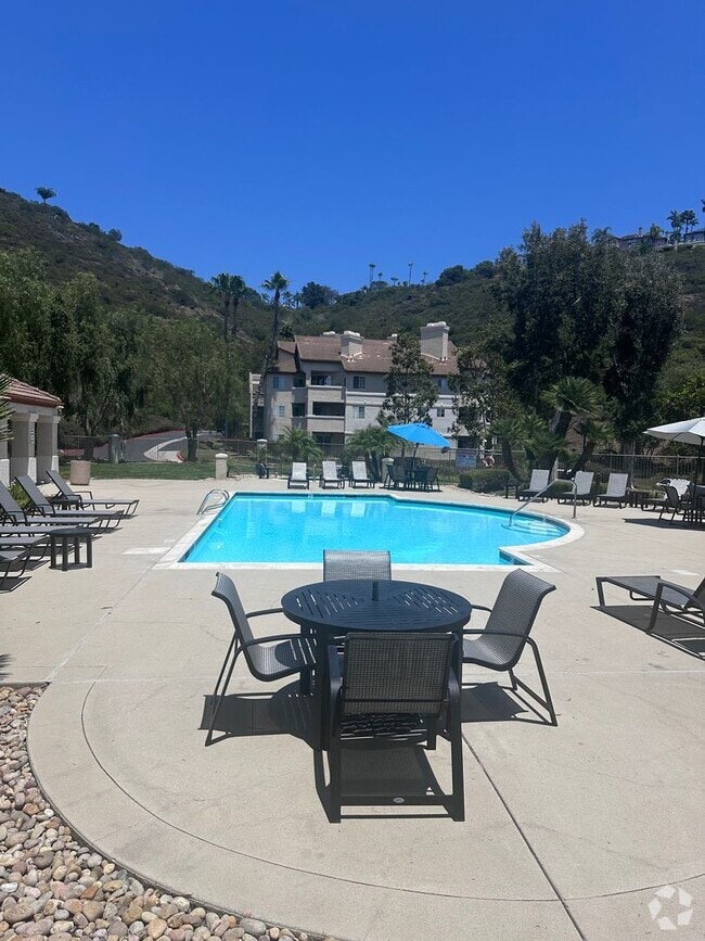 Building Photo - ***SCENIC SCRIPPS RANCH***2/2 CONDO W/ TAN...