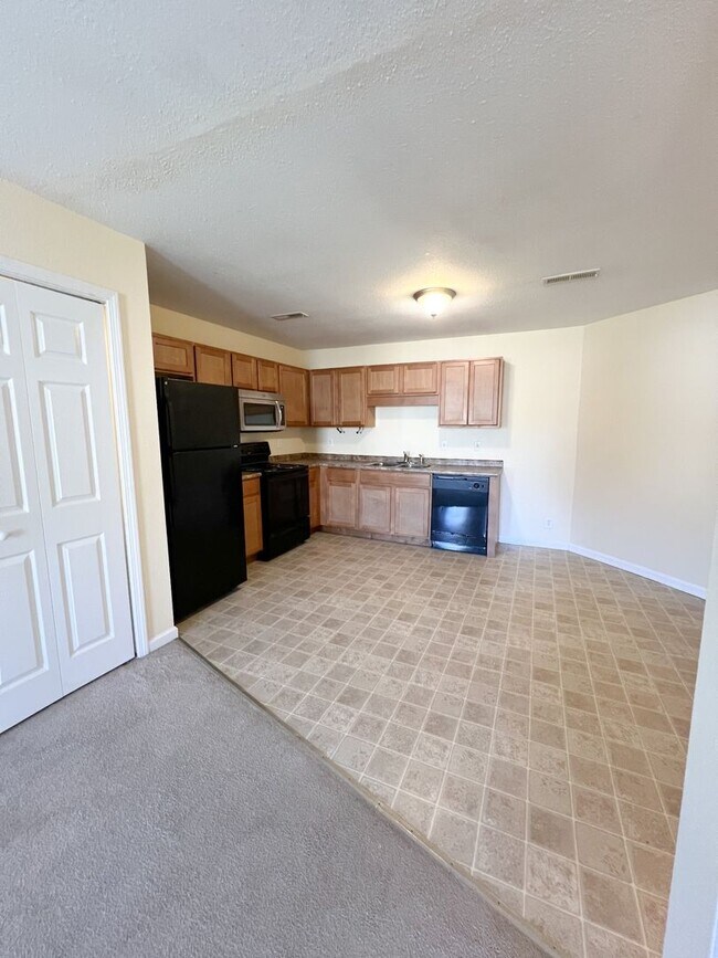 Building Photo - 528 Luxury Dr
