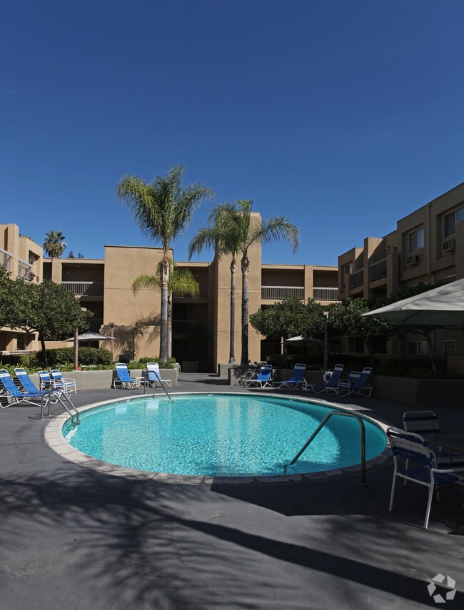 Oasis Apartments 5510 Sepulveda Blvd Sherman Oaks CA 91411
