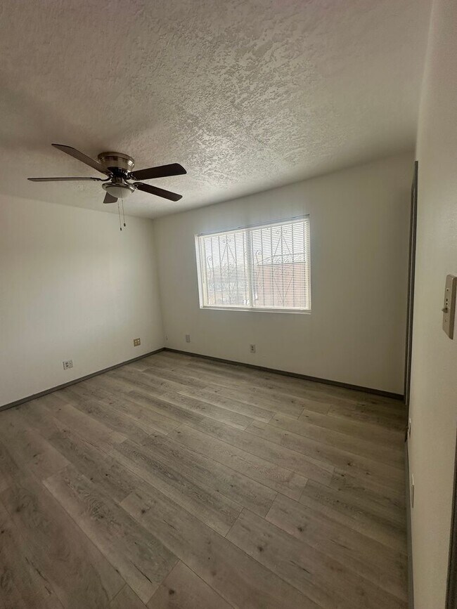 Building Photo - Welcome to this charming 3-bedroom, 2-bathroom home located in Albuquerque, NM