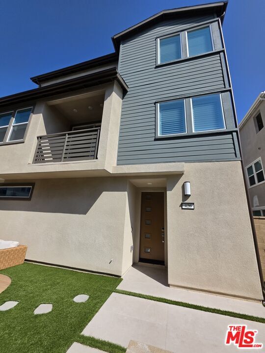 Building Photo - 426 Lobata