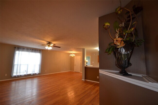 Building Photo - 5126 Riverwood Dr